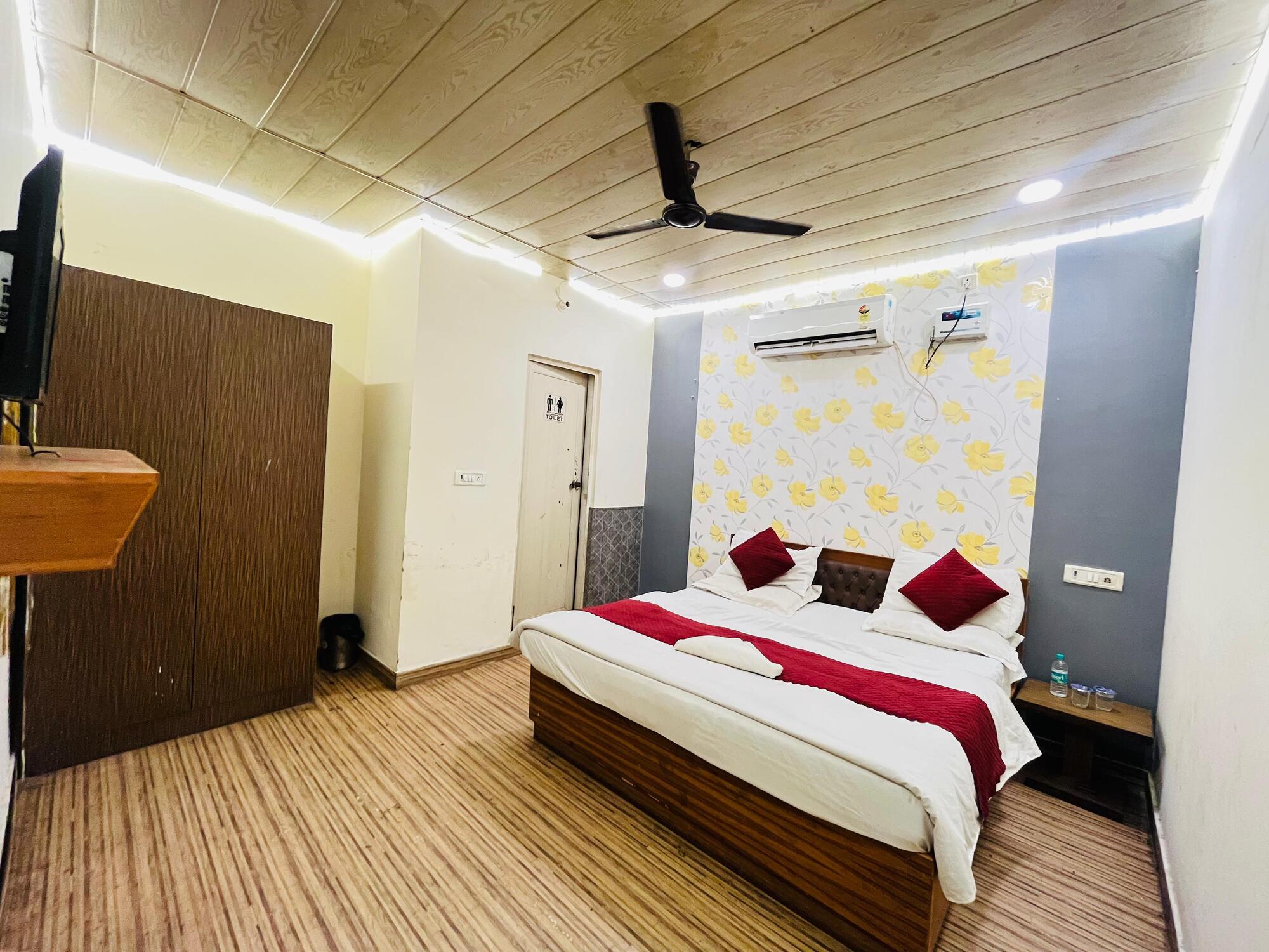 Hotel Z Heart - Best Hotel Near Tughlakabad Metro Station